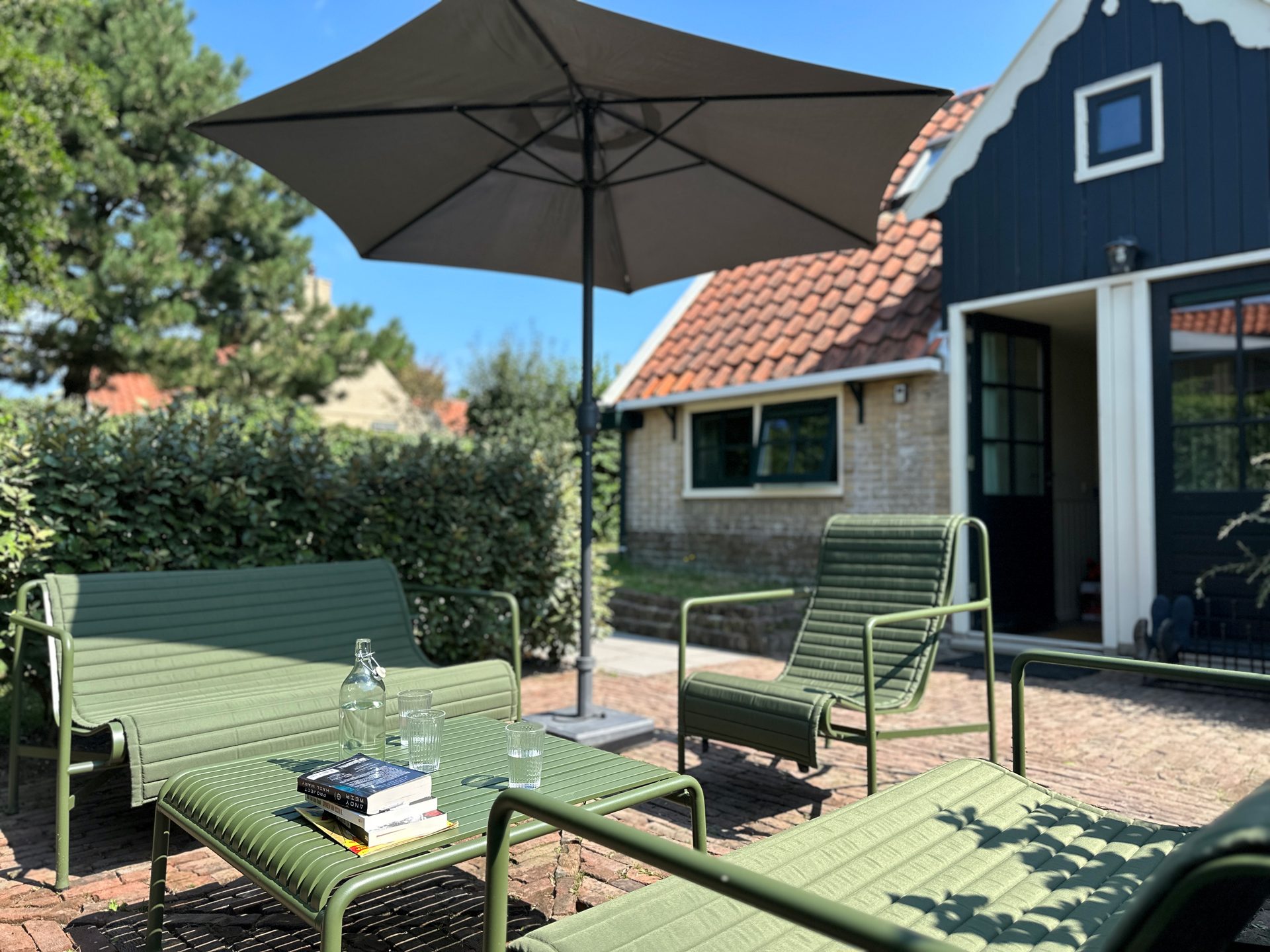 Terras met loungeset